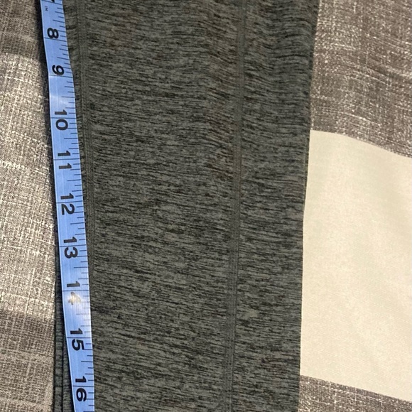 Woman’s Gaiam blk/gray quarter length soft legging size small - Picture 8 of 8